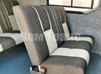 два дивана с ремнями безопасности - задний ряд на 3-х пассажиров, передний ряд на двух пассажиров 